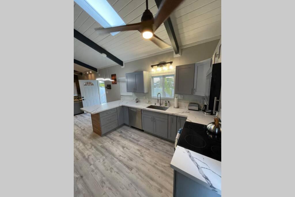 Spacious 2 Bedroom Beach House With King Suite Waianae Eksteriør billede