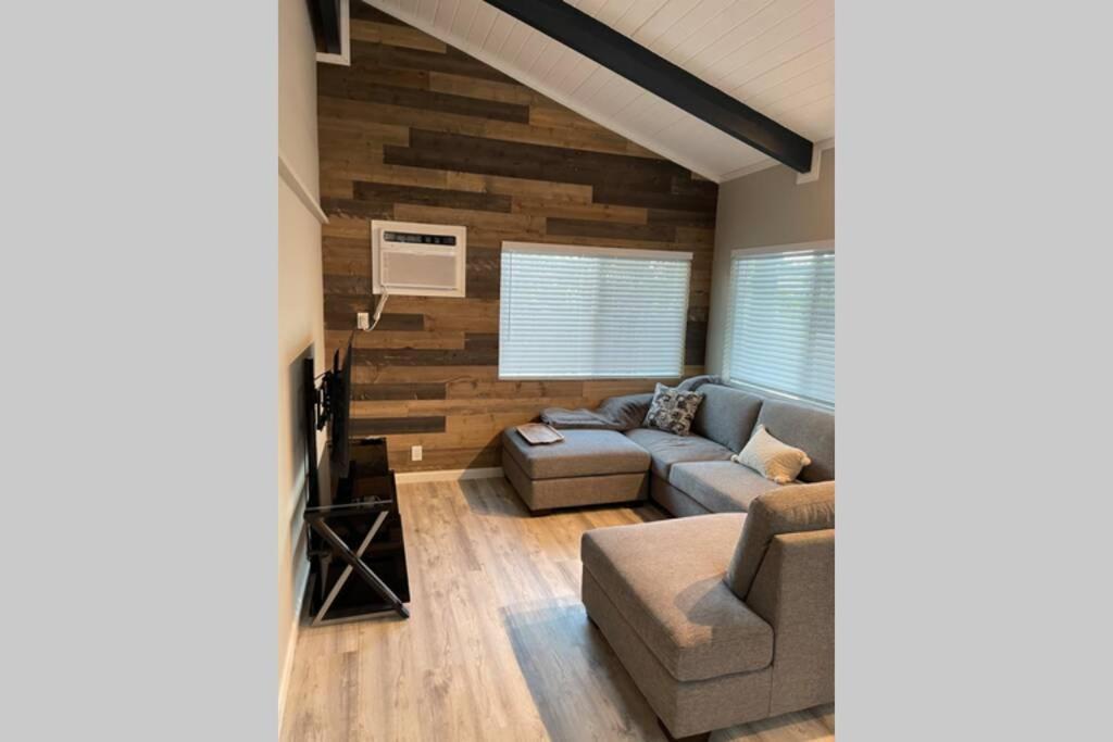 Spacious 2 Bedroom Beach House With King Suite Waianae Eksteriør billede