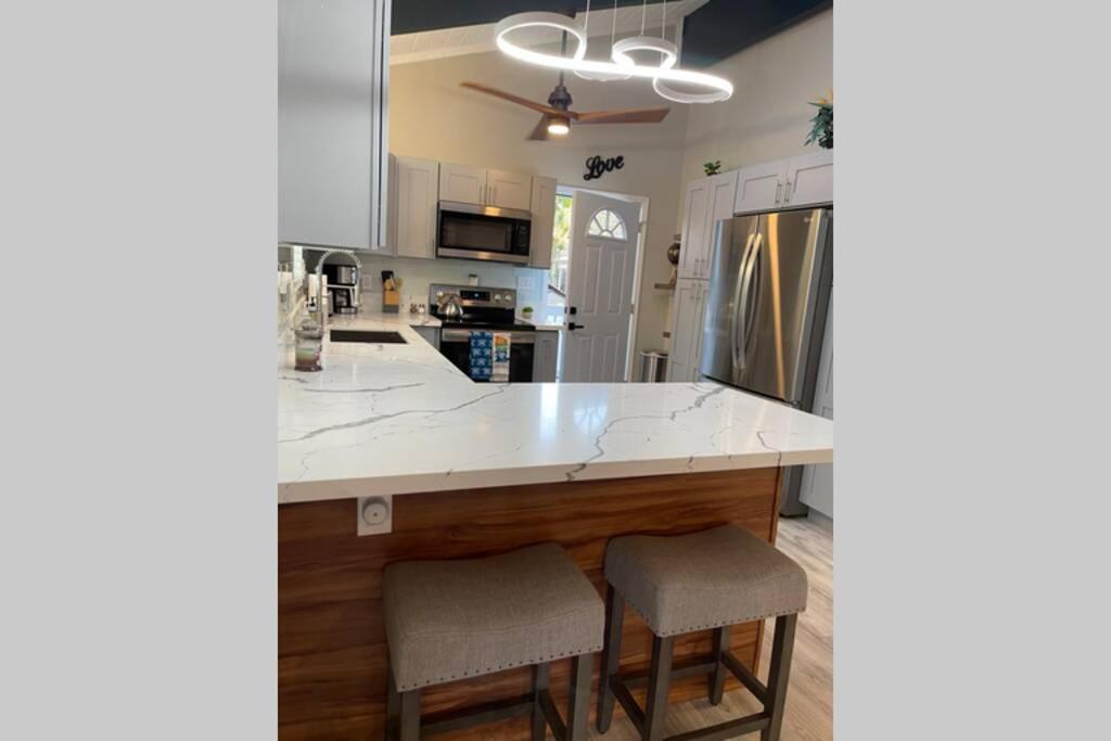 Spacious 2 Bedroom Beach House With King Suite Waianae Eksteriør billede